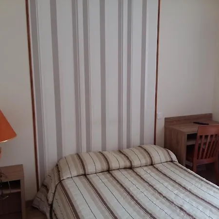 Hotel Roi Rene Paris